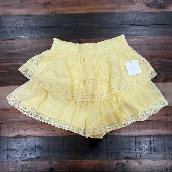 Altar'd State Pants - Butter yellow shorts alterd state small